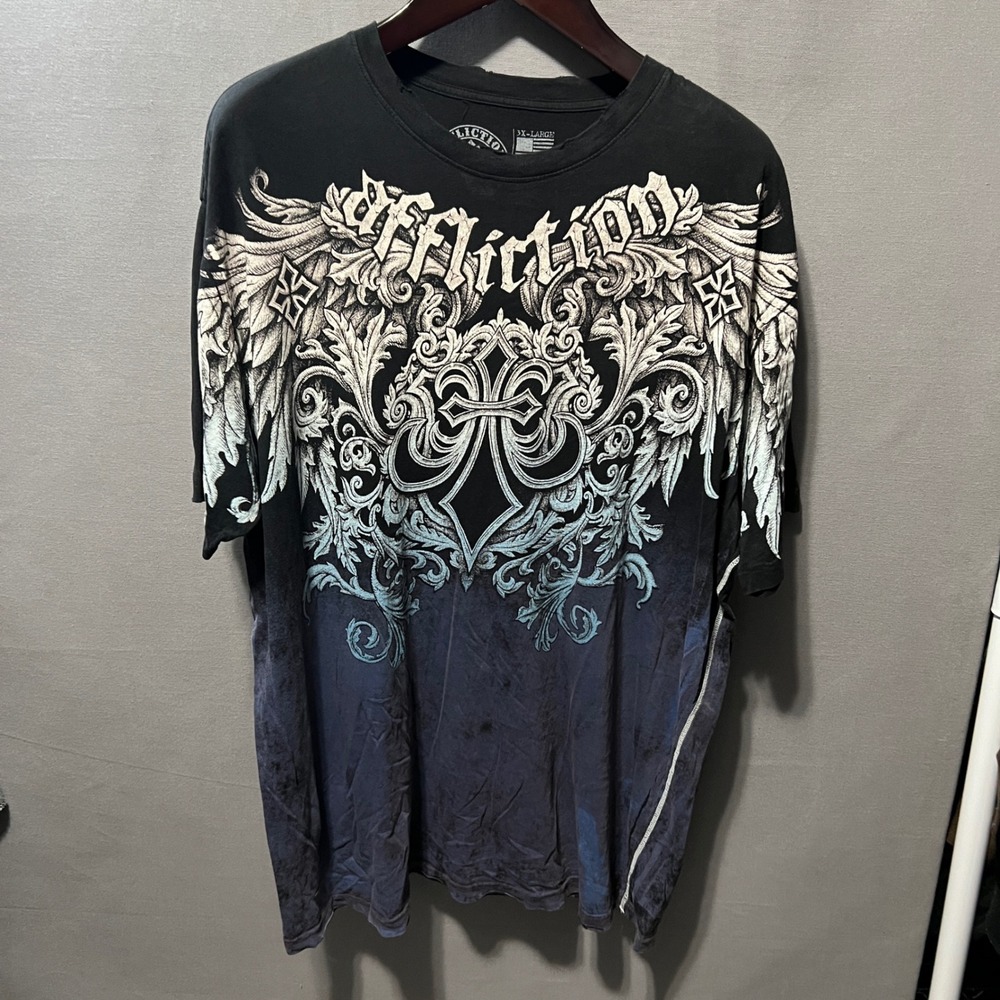 Affliction Mens 3XL Graphic T-Shirt Black Blue Ombre Fleur De Lis Winged Cross